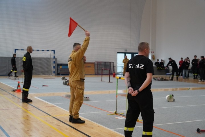 Młodzież w ogniu sportowej rywalizacji – Marcinkowice gospodarzem XII Halowych Zawodów Sportowo-Pożarniczych