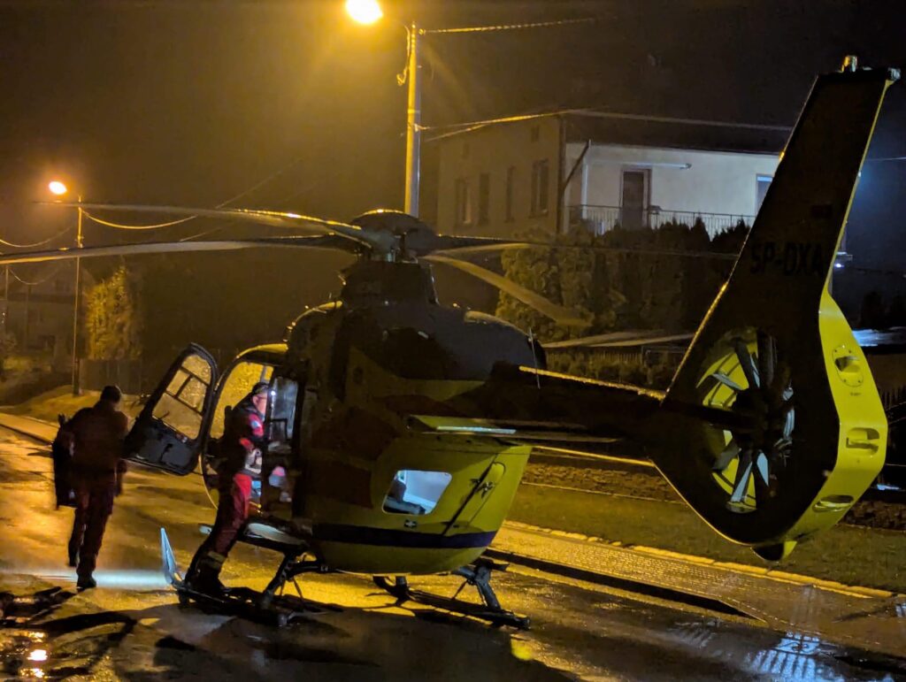 Nocny pożar w Piątkowej - foto: PSP w Nowym Sączu